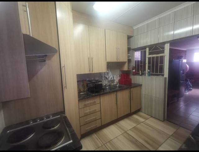 3 BEDROOM HOUSE FOR SALE IN BERTON PARK